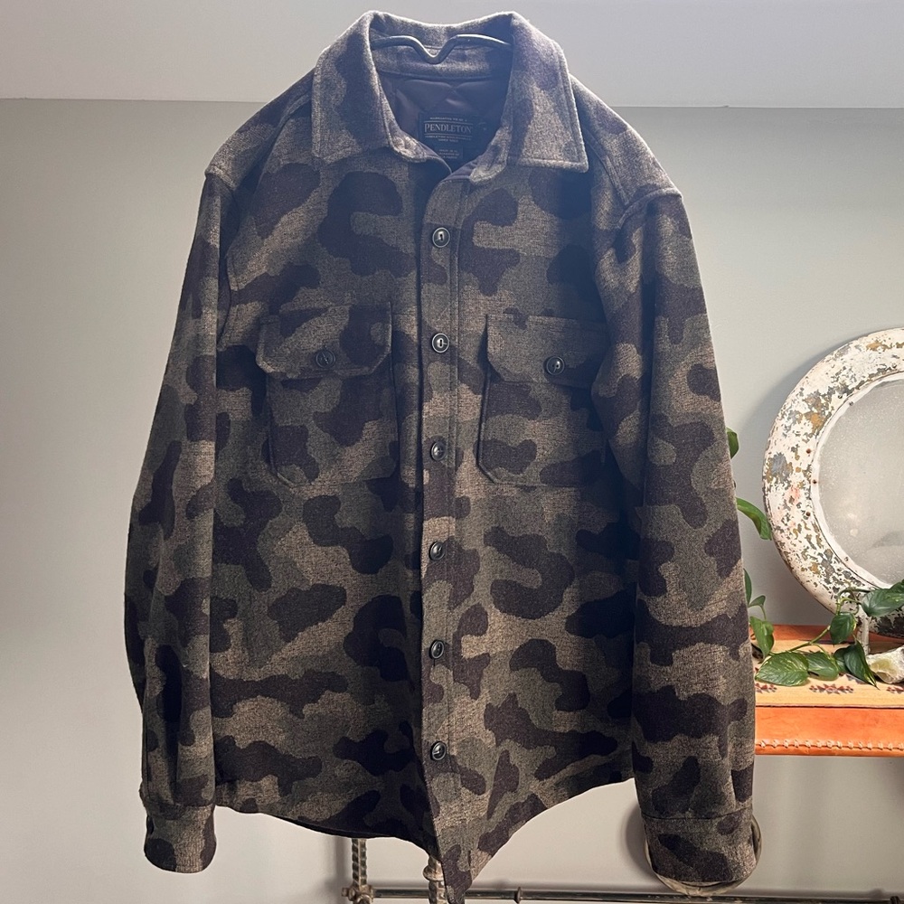 Pendleton Woolen Mills Quilted Camo Jacket Men’s Small